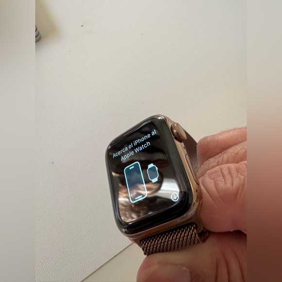 Apple Watch Series 4 Stainless Steel Gold 40 MM GPS+Cellular - Picture 12 of 12